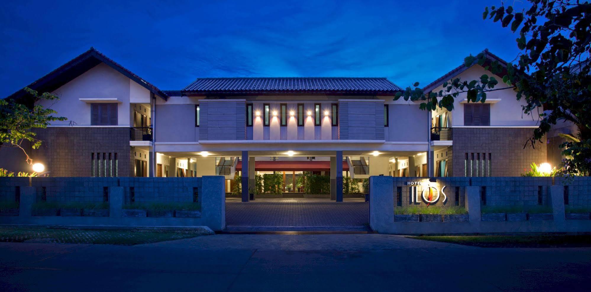 Ilos Hotel Bandung Exterior foto