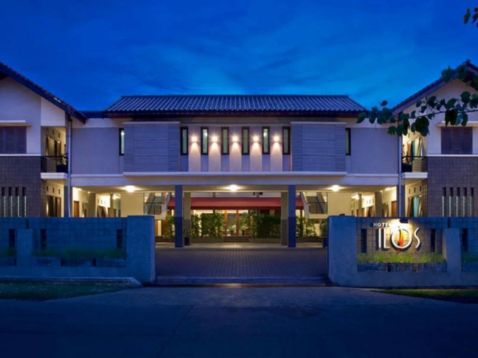 Ilos Hotel Bandung Exterior foto